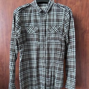 BURBERRY PLAID PRINT LONG SLEEVE BUTTON-DOWN TOP (SIZE LARGE)